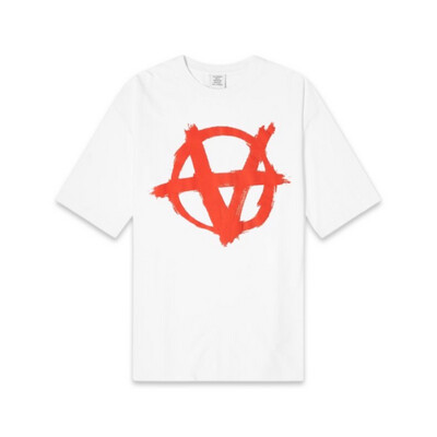 VETEMENTS OVERSIZED ANARCHY GOTHIC LOGO TEE WHITE &amp; RED