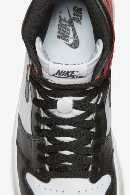 Air Jordan 1 Retro High "Black Toe