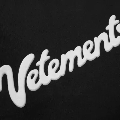 VETEMENTS SWEET LOGO TEE BLACK
