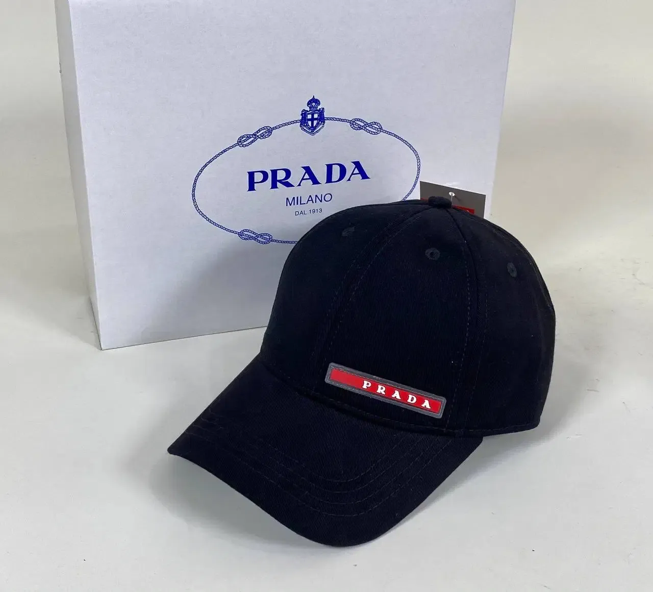 Prada furar boné de beisebol preto