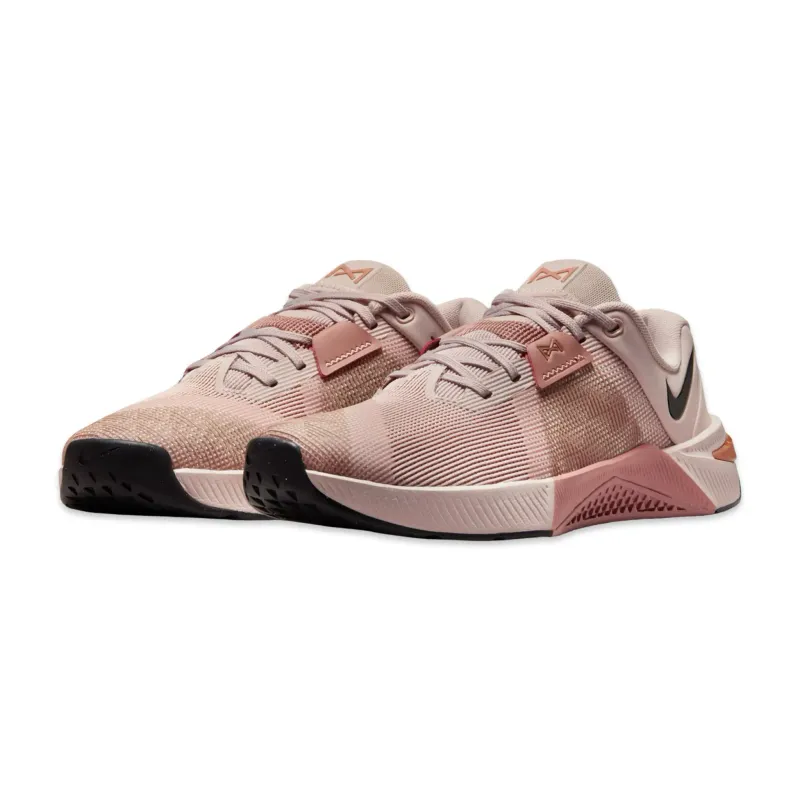 Nike Metcon 10 cor Particle Pink/Black/Silt Red Women
