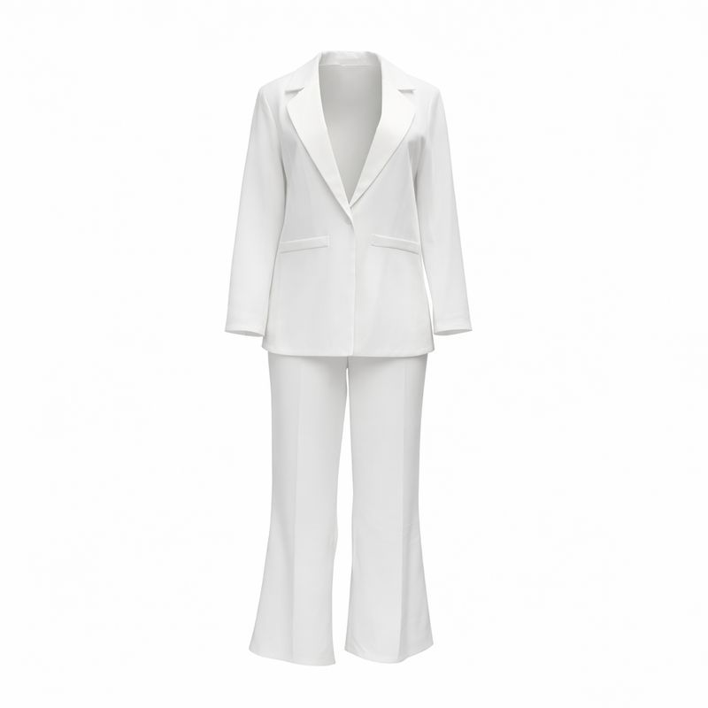 Fato Feminino Branco Elegante com Corte Alfaiataria | Angola