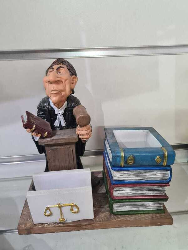 מתנה מיוחדת לעורך משפטים