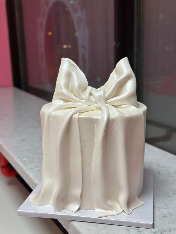 Bow Cake