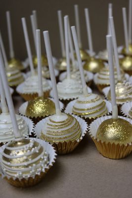 Cake Pops (Per Dozen)