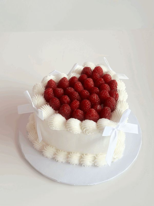 Vintage Raspberry Heart/Circle Special Occasion Cake