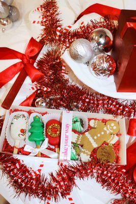 Cakegram Sweet Treat Holiday Gift Box
