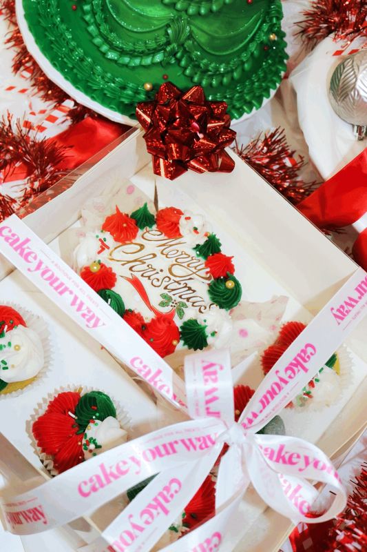 Holiday Christmas Bento Box Cake and Cupcakes