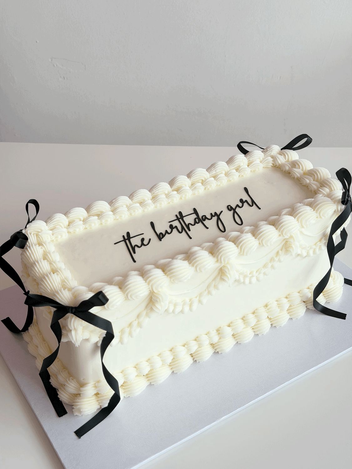 Vintage Rectangle Lambeth Cake