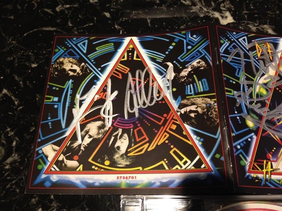 Def leppard signed cd  signed record Autografi Def leppard signed cd  Signed Record Autograph