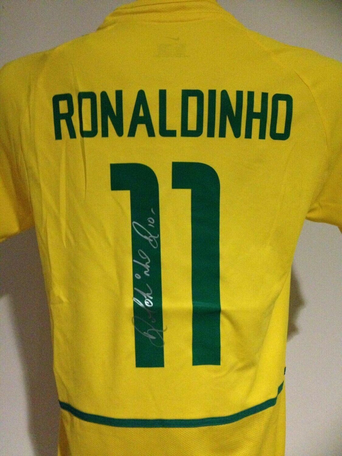 Brasile  Autografata da RONALDINHO 11  2002 con certificato di autenticita' Signed From Ronaldinho 11  with certificate coa of authetincitiy SPEDIZ GRATIS SHIPPING FREE
