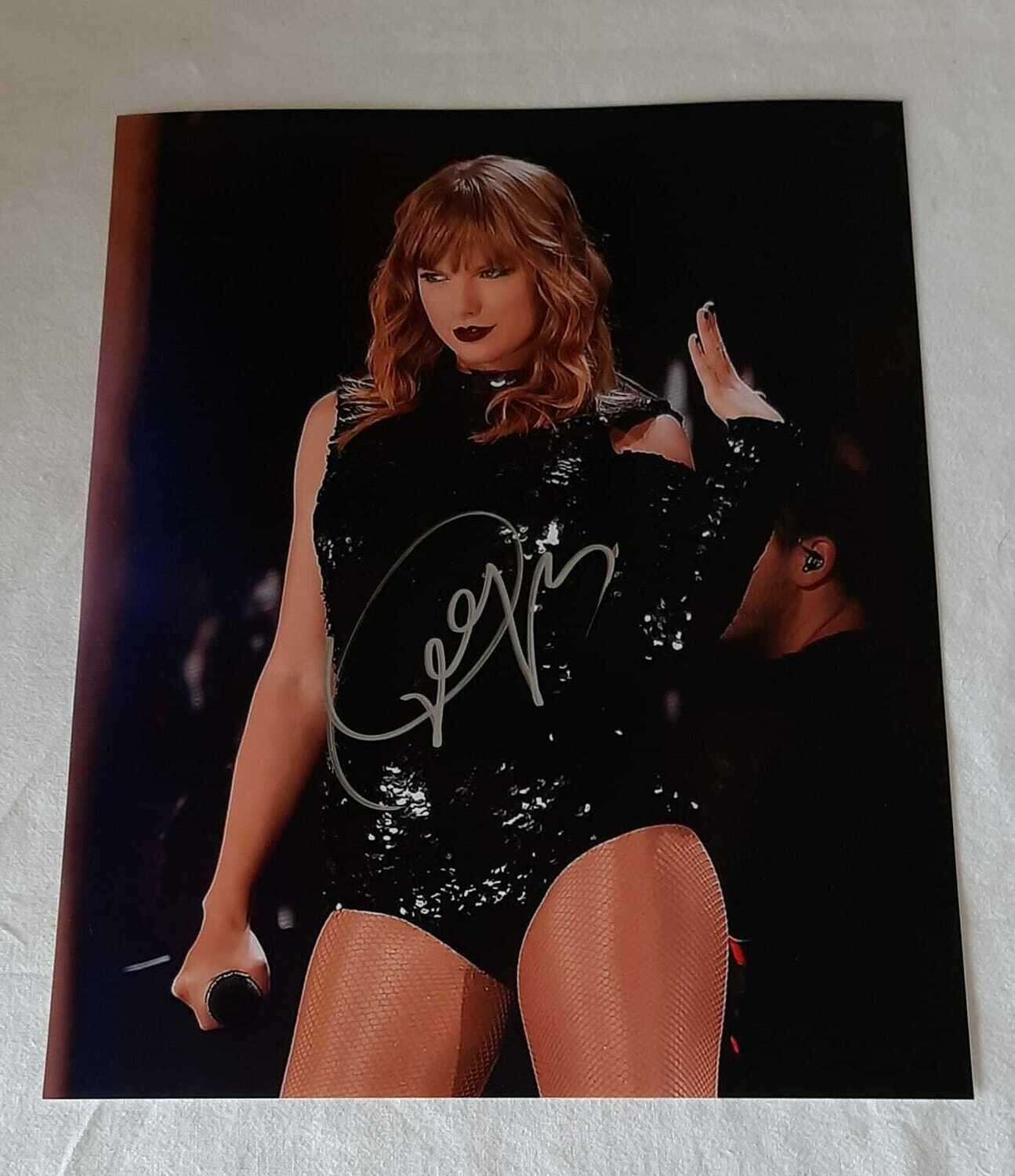 Foto Taylor Alison Swift Photo Photo Taylor Alison Swift Autograph Autografo Foto Taylor Alison Swift Photo Foto Hand Signed TAYLOR SWIFT