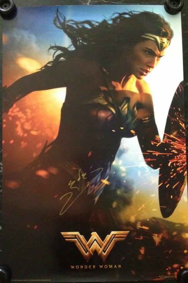 Poster Signed Wonder Woman gal Gadot  movie poster 61x91 cm Signed by Wonder Woman gal Gadot    Autografato Signed + COA Poster  Wonder Woman gal Gadot   Autografato Signed