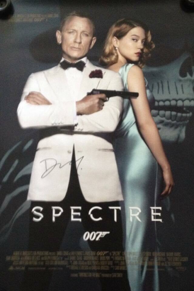 Poster Signed James Bond Daniel Craig  movie poster 61x91 cm
Signed by James Bond Daniel Craig    Autografato Signed + COA Poster  James Bond Daniel Craig   Autografato Signed