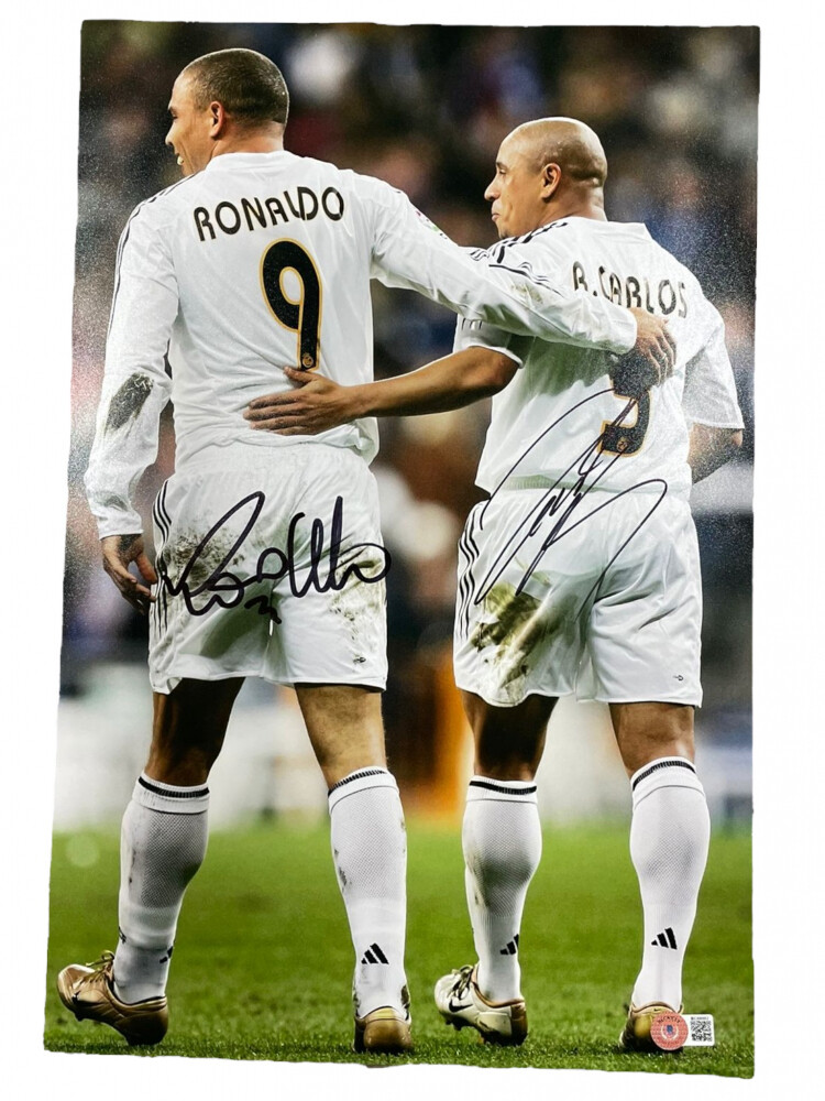 Photo Real Madrid  Autografata da Roberto Carlos e Ronaldo Nazairo con certificato di autenticita' Signed From Roberto Carlos with certificate coa of authenticty BECKETT DOUBLE Fenomeno Roberto Carlos