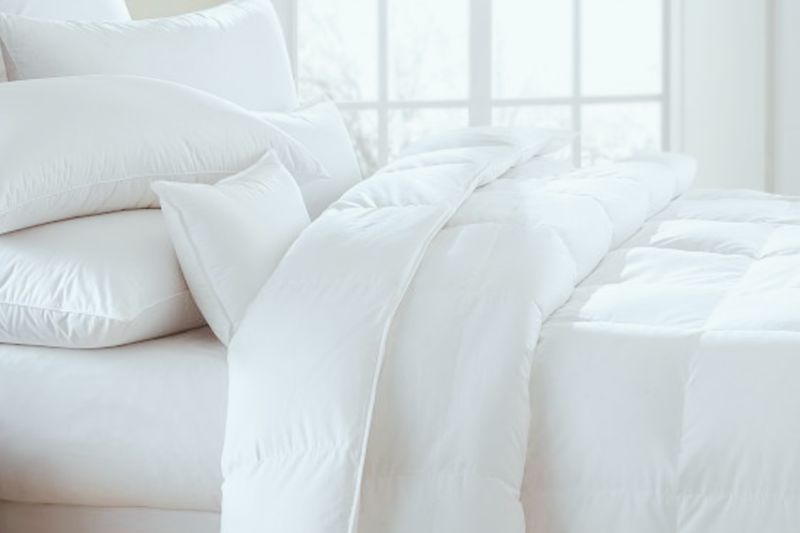 Metro Comforter - 560 Fill, White Down - 100% Cotton