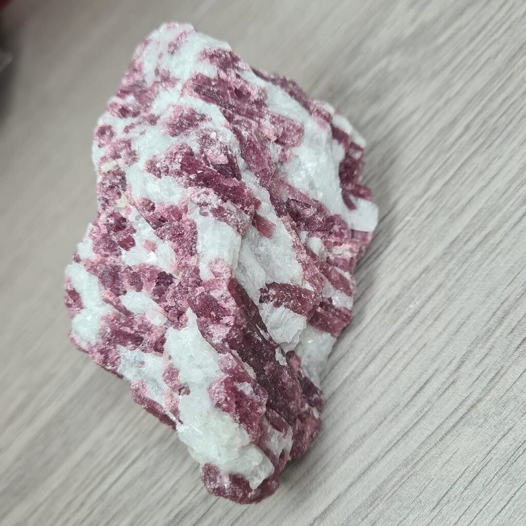 Pierre brute Tourmaline Rose sur Quartz n°2