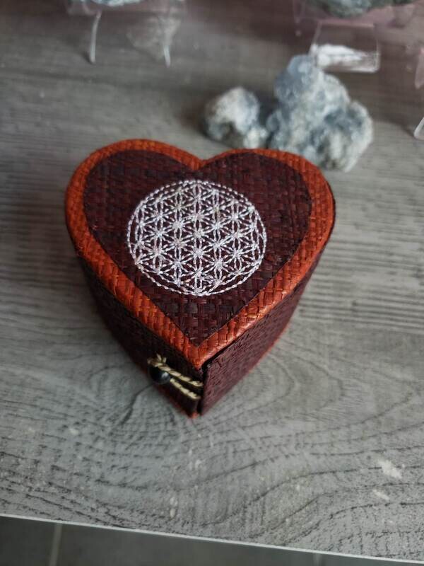 boite bijoux naturelle  , bois tressé  fait main coeur