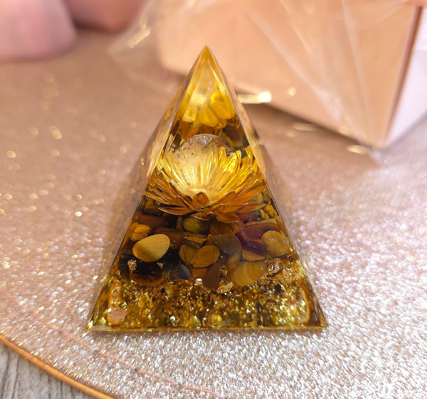 Orgonite pyramide oeil de tigre
