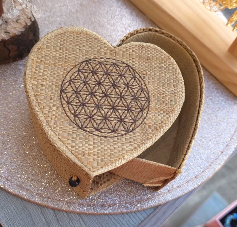 boite bijoux naturelle  , bois tressé  fait main coeur