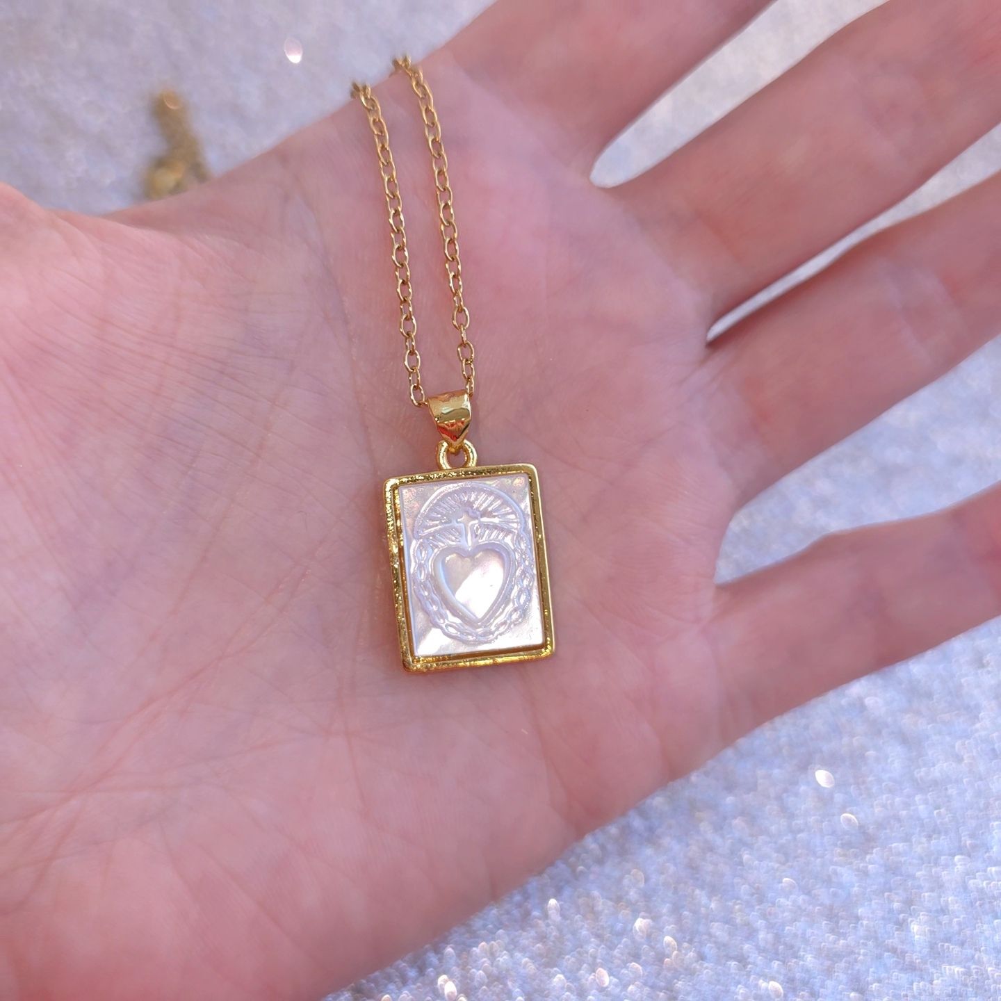 Pendentif Sacré Coeur Nacre + chaîne 40 cm