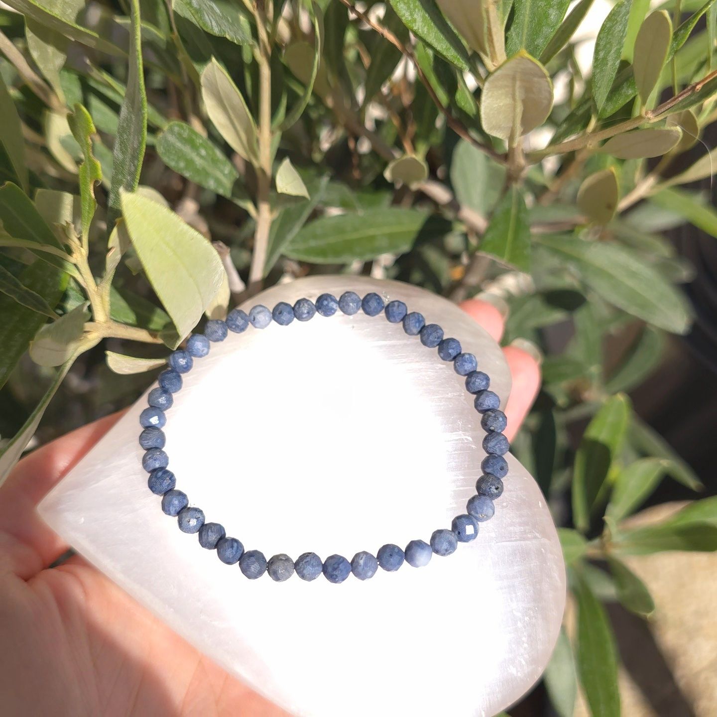 Bracelet Corail Bleue A+ Facetté ø4