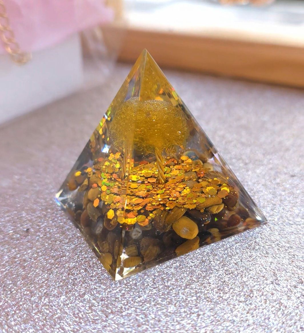 Orgonite pyramide oeil de tigre/Citrine
