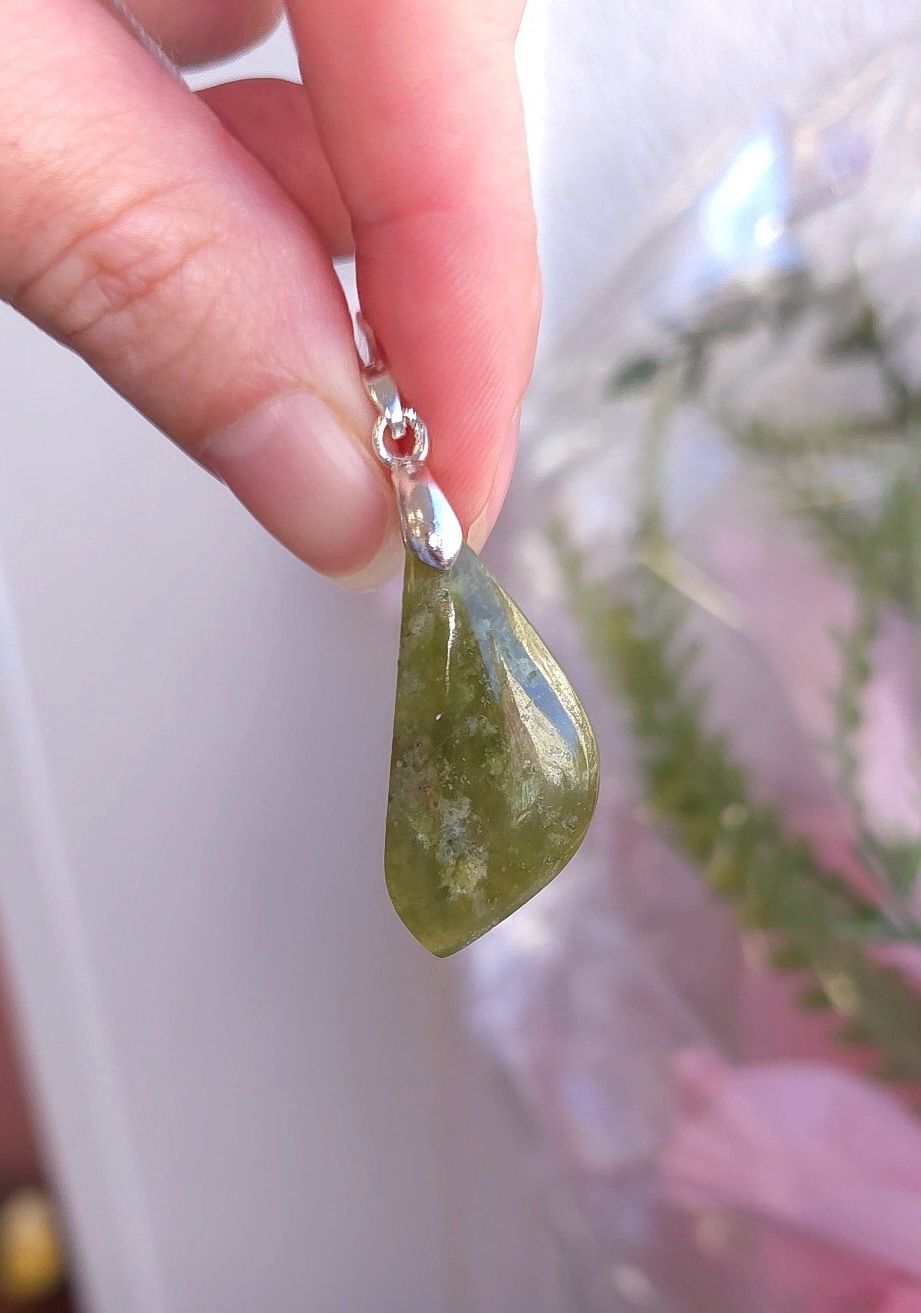 Idocrase pendentif marquise