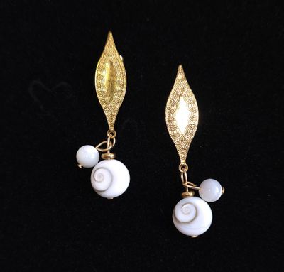 Boucle Oeil de Sainte Lucie/Nacre