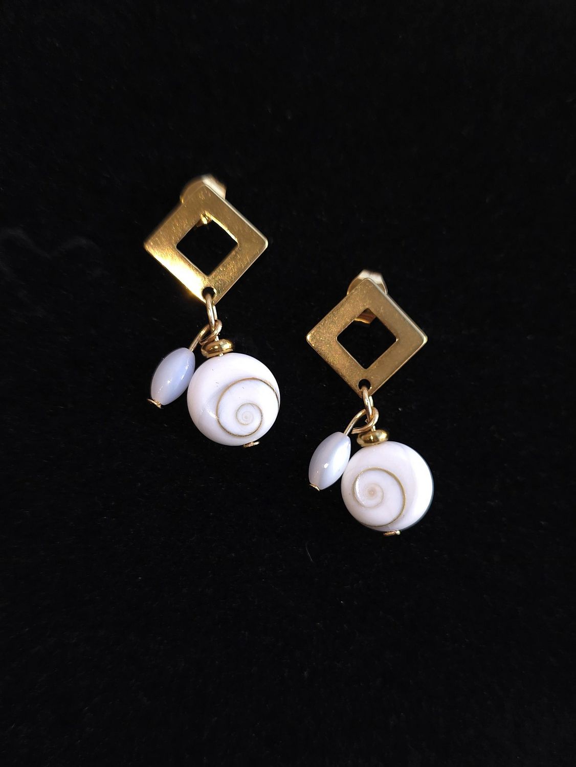 Boucle Oeil de Sainte Lucie/Nacre