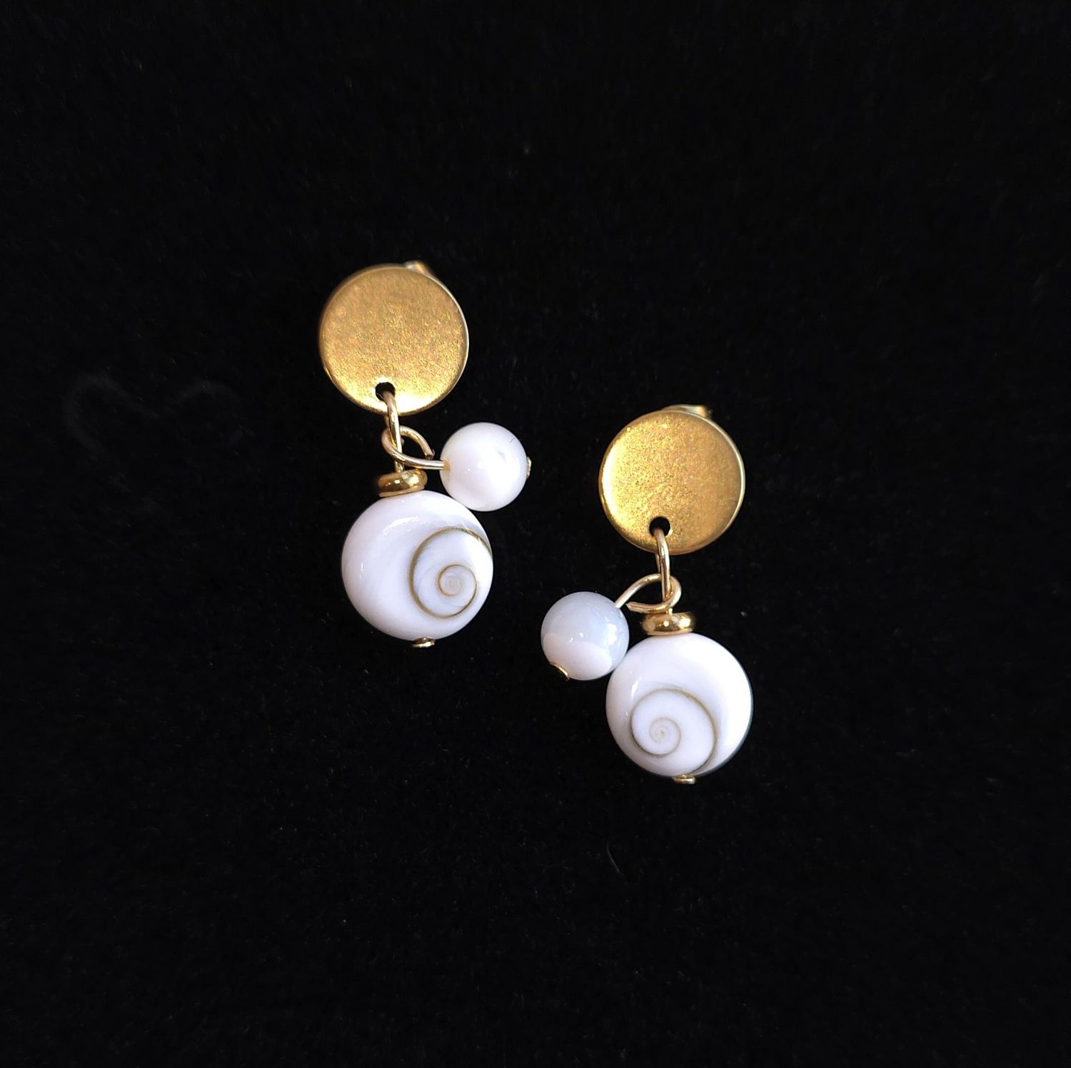 Boucle Oeil de Sainte Lucie/Nacre