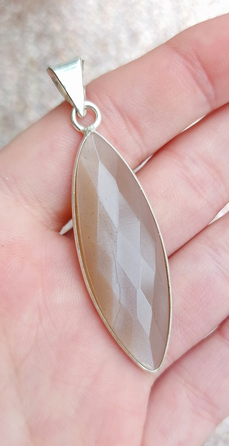 75. Pierre de lune peche Marquise Facetté Serti Plaqué argent n°1