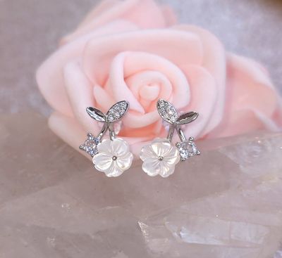 Boucle Fleur Nacre • Argent 925