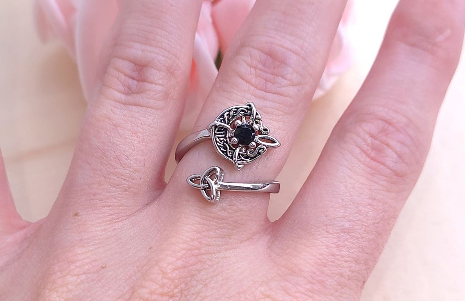 Bague Spinelle noire et Noeud de Sorcière • Argent 925