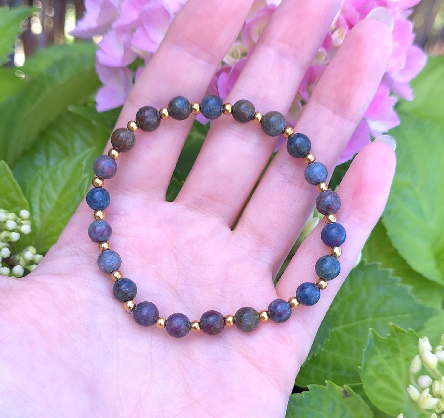 73.Bracelet Rubis sur cyanite (17cm)