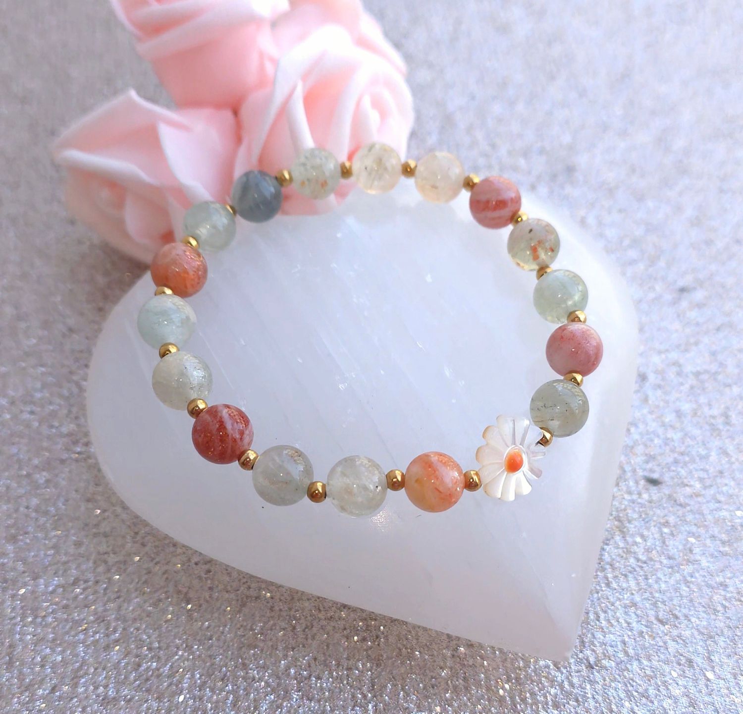 Bracelet Pierre du soleil Multicolore et Marguerite en nacre ø8
