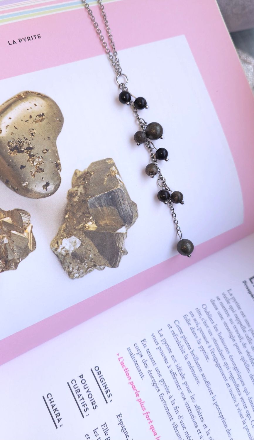 Collier Cascade de perle • Corail Fossilisé, pyrite et biotite