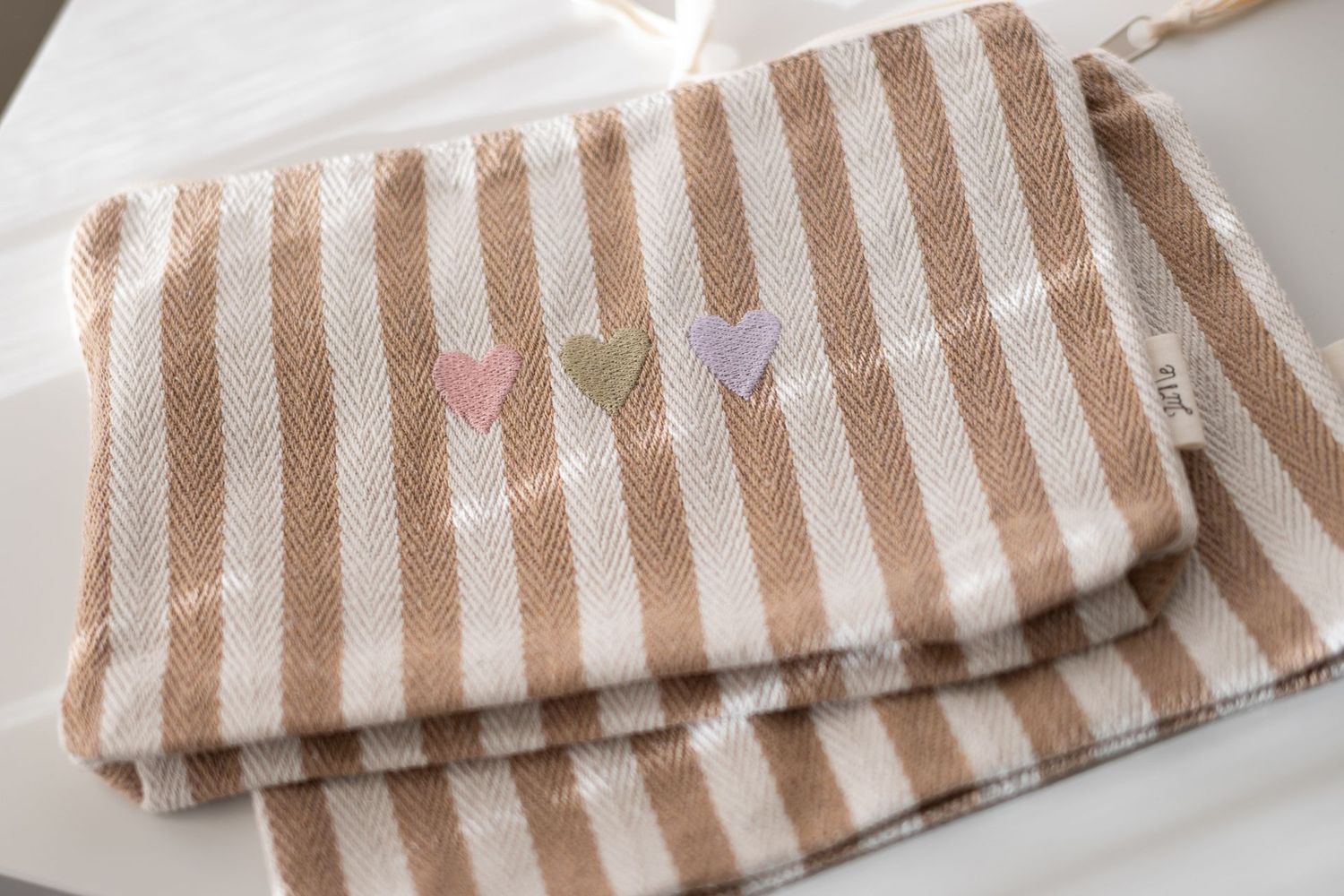 Täschchen mit Stickmotiv Täschchen mit Stickmotiv