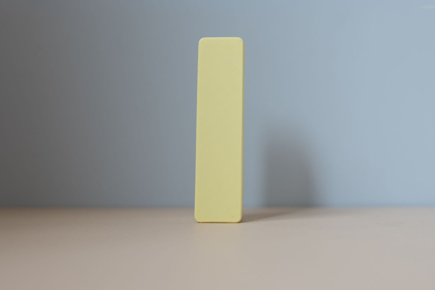 Buchstabe zum Aufhängen "I" gelb