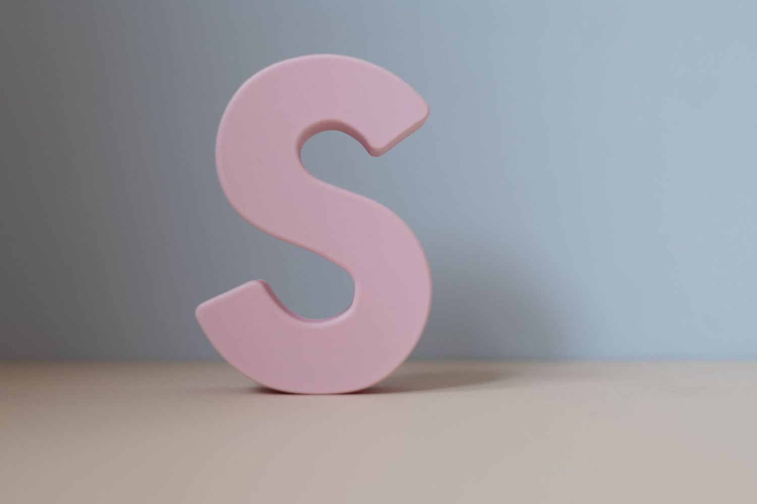 Buchstabe zum Aufhängen "S" rosa