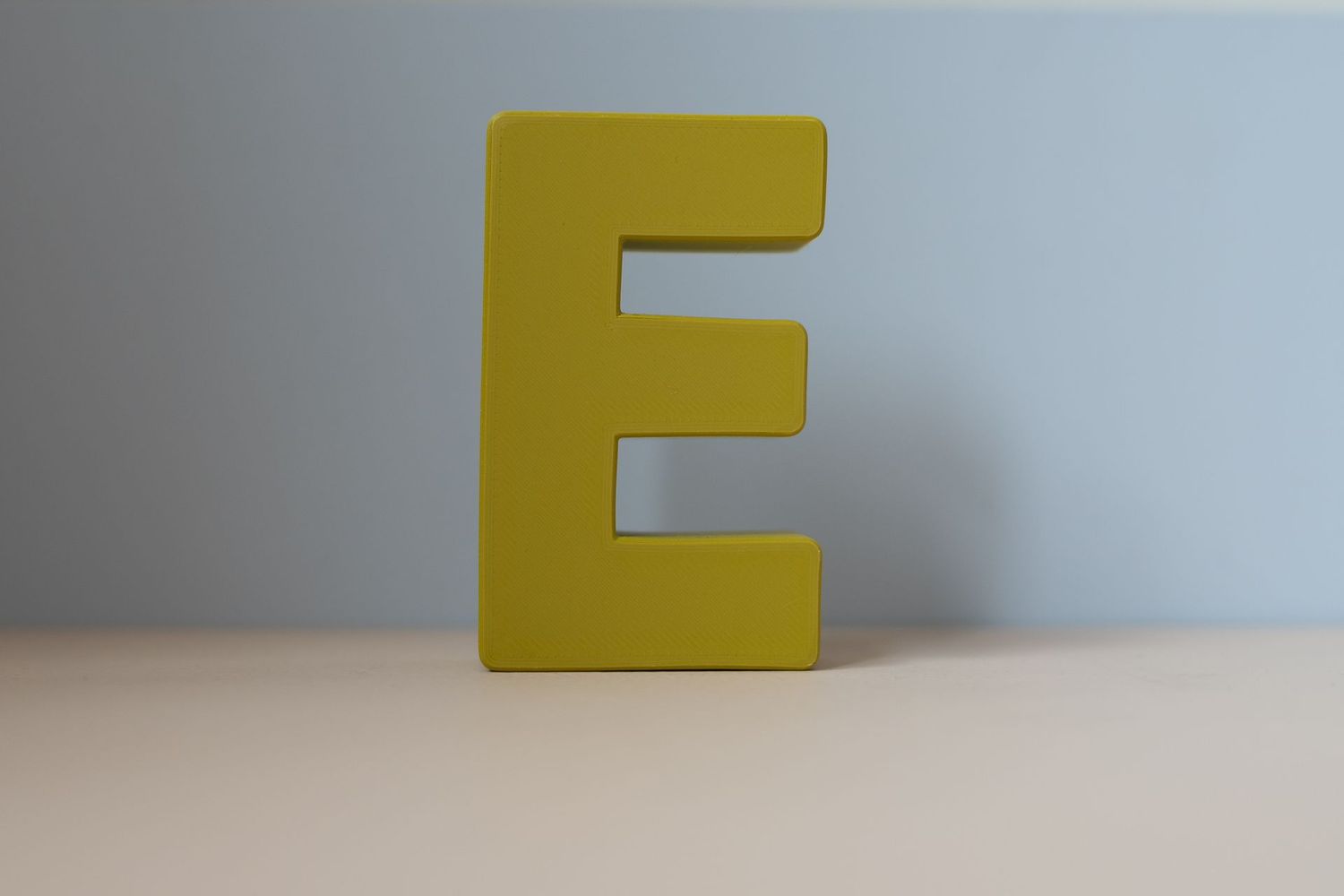 Buchstabe zum Aufhängen "E" pistazie