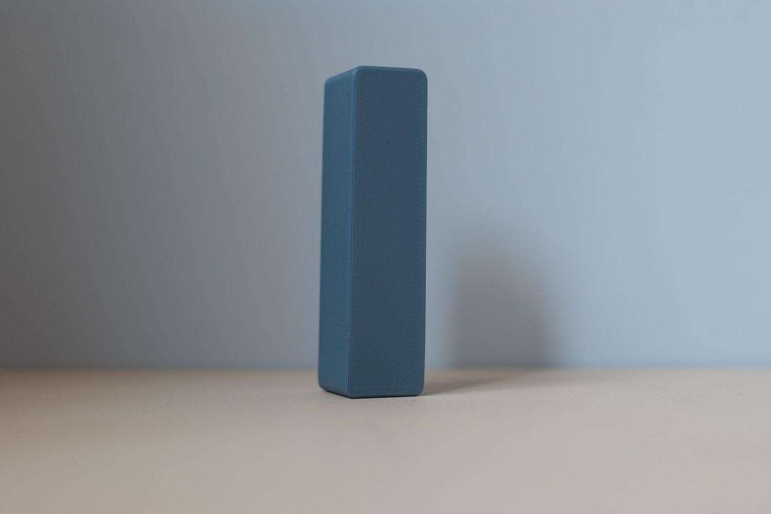 Buchstabe zum Aufhängen "I" dunkelblau