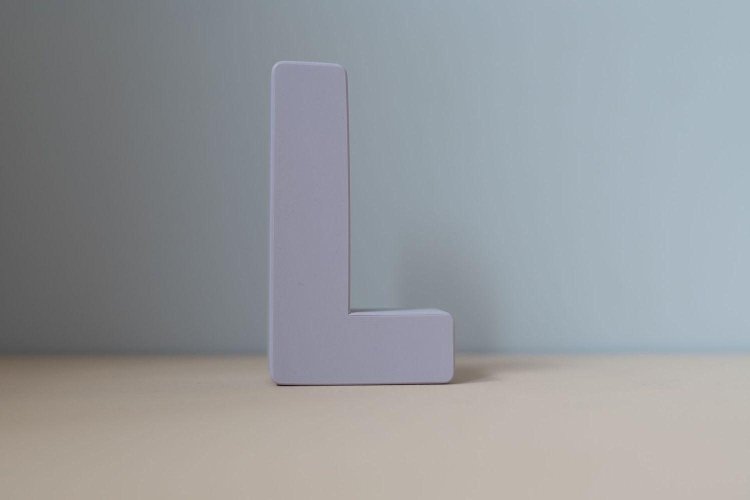 Buchstabe zum Aufhängen "L" lila