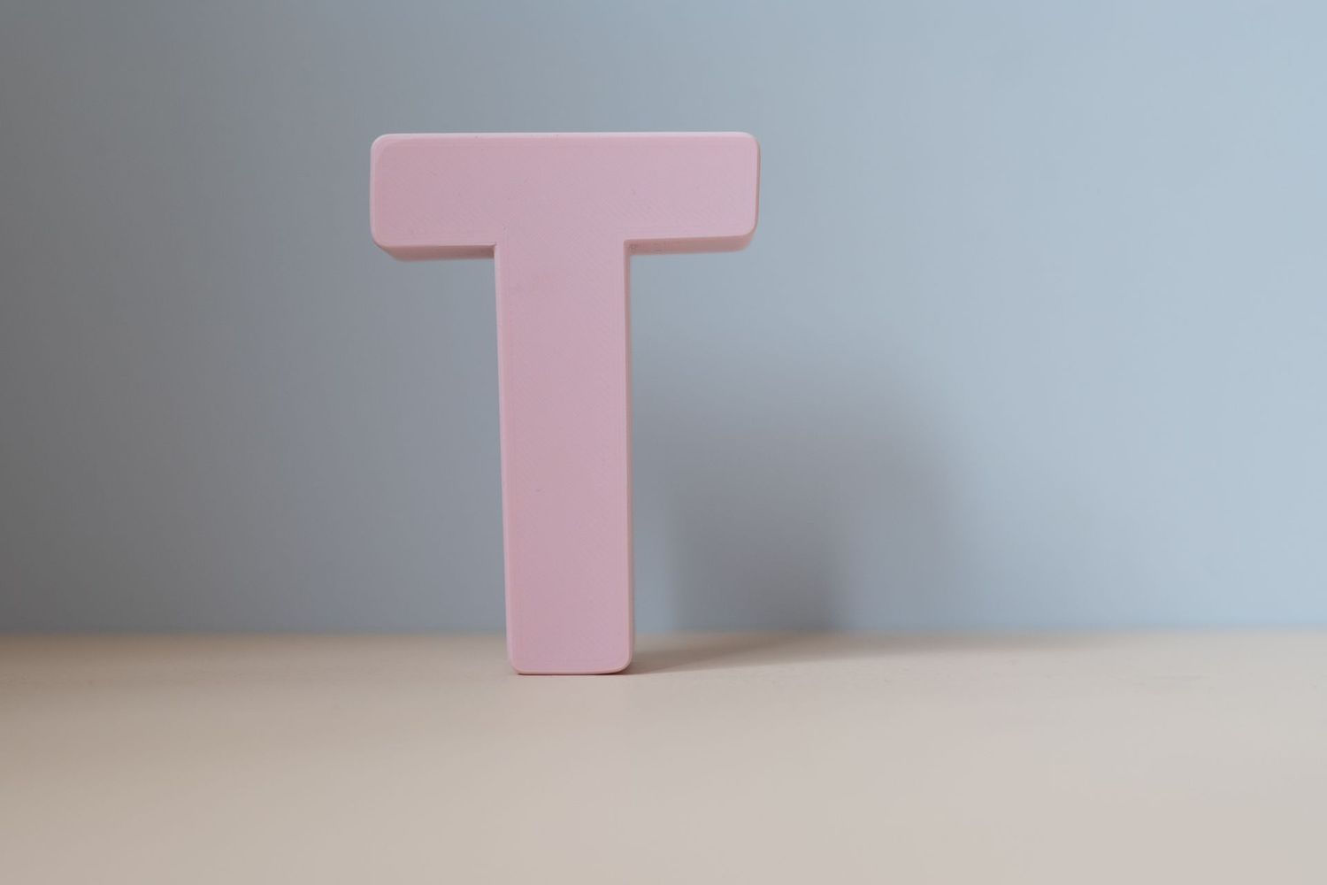 Buchstabe zum Aufhängen "T" rosa