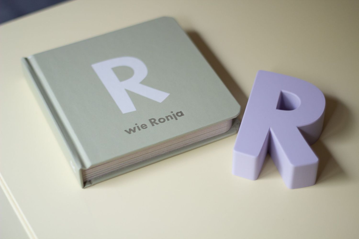 Set: personalisiertes Buch & 3D-Buchstabe