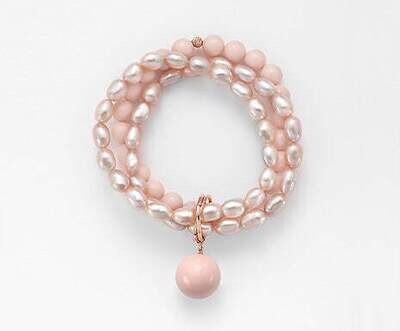 bracciale nihama a 3 fili di cui due di perle rosa e uno di corallo rosa con pendente di corallo e anelli di argento rosè