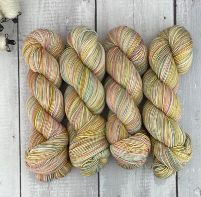 Hand Dyed White Gum Wool - 4 Ply HT