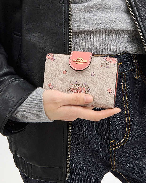 Cartera Coach