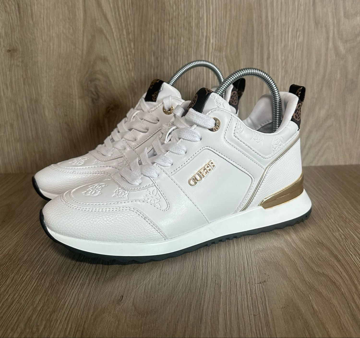 Tenis plataforma Guess