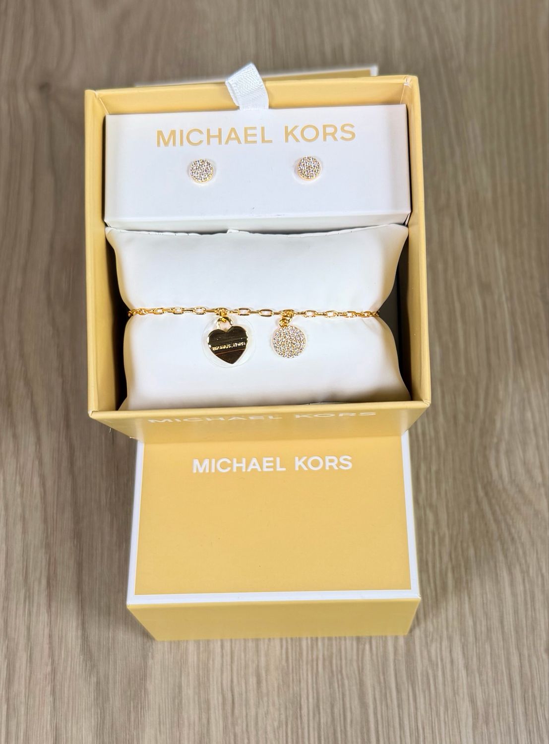 Set de puntera y aretes Michael Kors